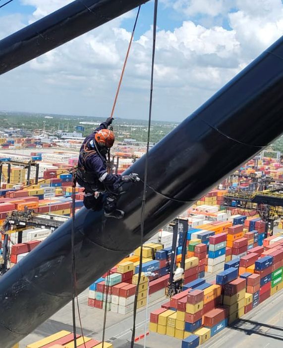 Servicio de mantenimiento anticorrosivo en alturas
